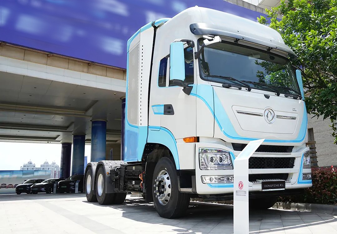 Водород и электричество: Dongfeng показал новые тягачи на конференции в Ухане
